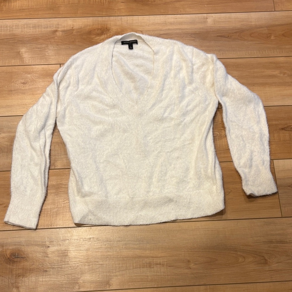 Banana Republic Cream V-Neck Men's Sweater